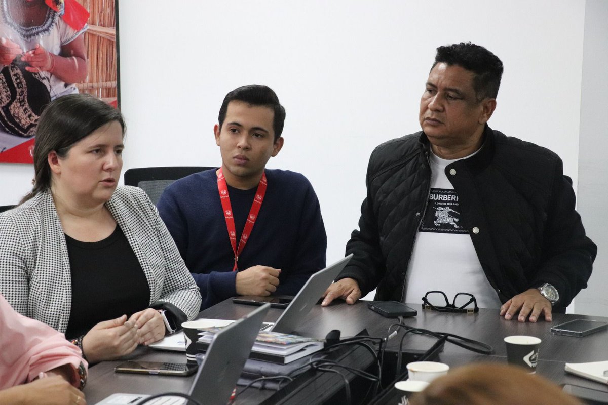 MinInterior's tweet photo. En este espacio se definieron acciones articuladas para el seguimiento efectivo a la implementación de los acuerdos protocolizados en el proceso de #ConsultaPrevia, garantizando el cumplimiento de los derechos de las comunidades en La Guajira. 

Reafirmamos que el desarrollo energético debe ir de la mano del respeto a los pueblos étnicos, la participación efectiva y el cumplimiento de los compromisos adquiridos.

#EsEnElTerritorio 🖐🏿🖐🏾🖐🏽
#ConDignidadCumplimos