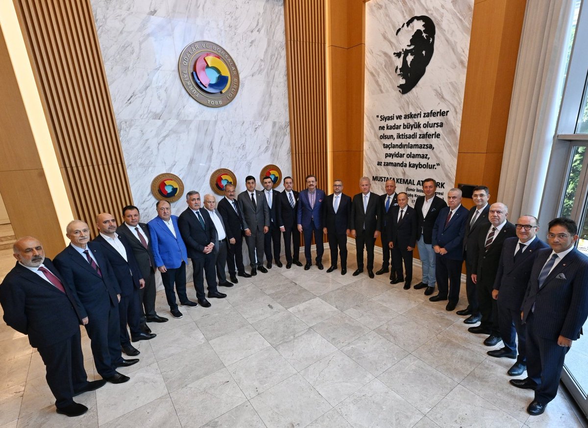 Bugün, TOBB Başkanımız Sn. Rifat HİSARCIKLIOĞLU'nun ev sahipliğinde, Türkiye Cumhuriyet Merkez Bankası Başkanı Sn. Fatih KARAHAN ve ekibinin teşrifleriyle TOBB İstanbul Hizmet Binası'nda gerçekleşen İstişare Toplantısı'nda, finansmana erişim başta olmak üzere reel sektörün