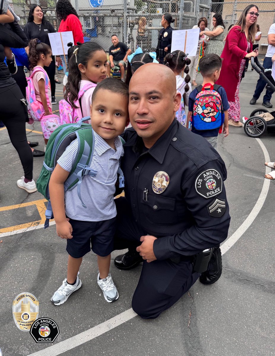 LASchoolPolice's tweet photo. First Day of School!
💙
#LASPD #LAUSD #InspiringGreatness #LawEnforcement #ReadyForTheWorld #Mentor #Lead #Protect https://t.co/ZofmXBPqdb