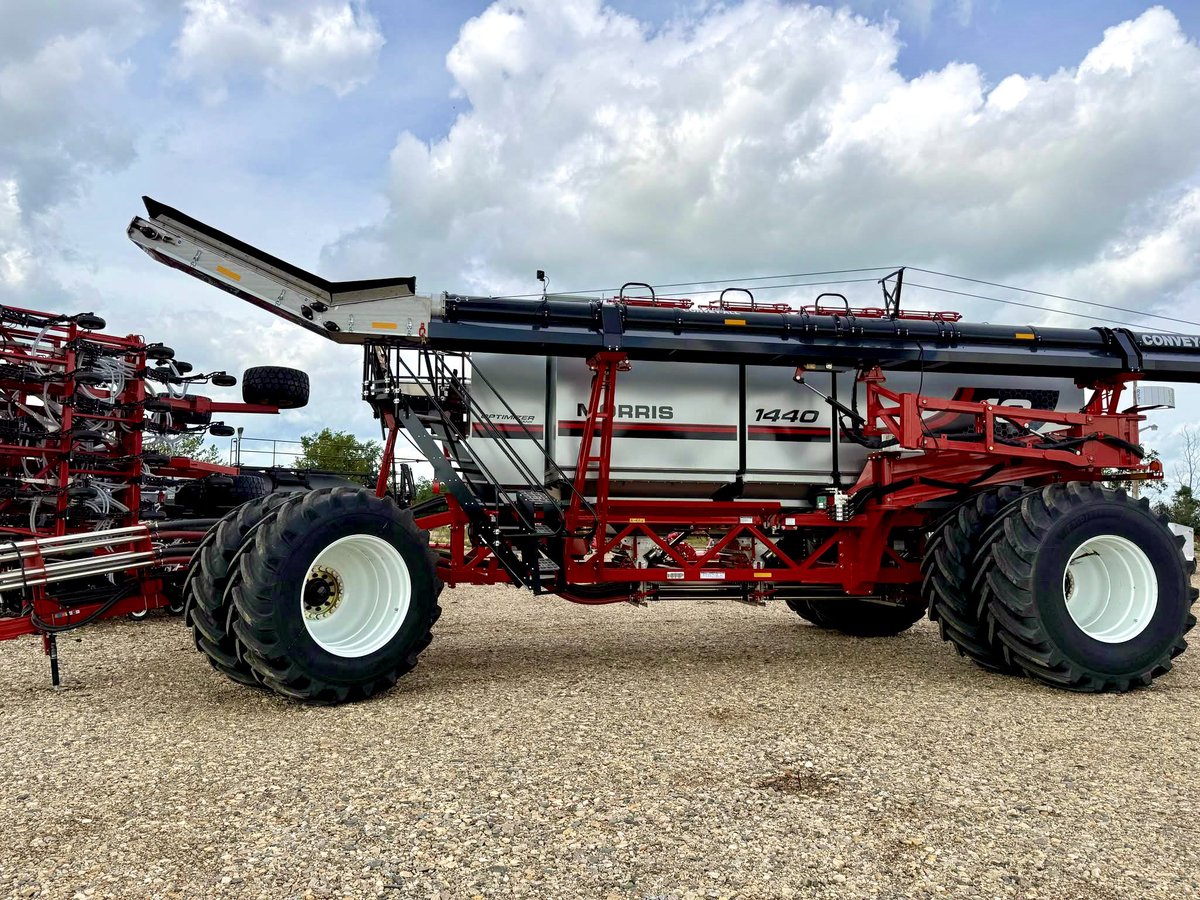 🚜 It’s Here! 🚜
The all-new Morris 10 Series 1440 has landed at R-J Sales!
Bigger capacity. Smarter design. Built for your busiest seeding days.
📍 Stop in and see it today — you’ve got to check this machine out in person!
rjsales.ca/listings/77812…

#Morris1440 #FarmReady #RJSales