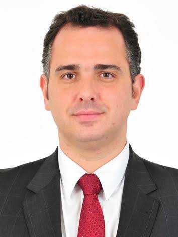 fiscaldofim's tweet photo. Provavelmente esse será o novo ministro do STF caso Barroso se aposente.
É possível acreditar na sua IMPARCIALIDADE? https://t.co/3YUwfzQfdE