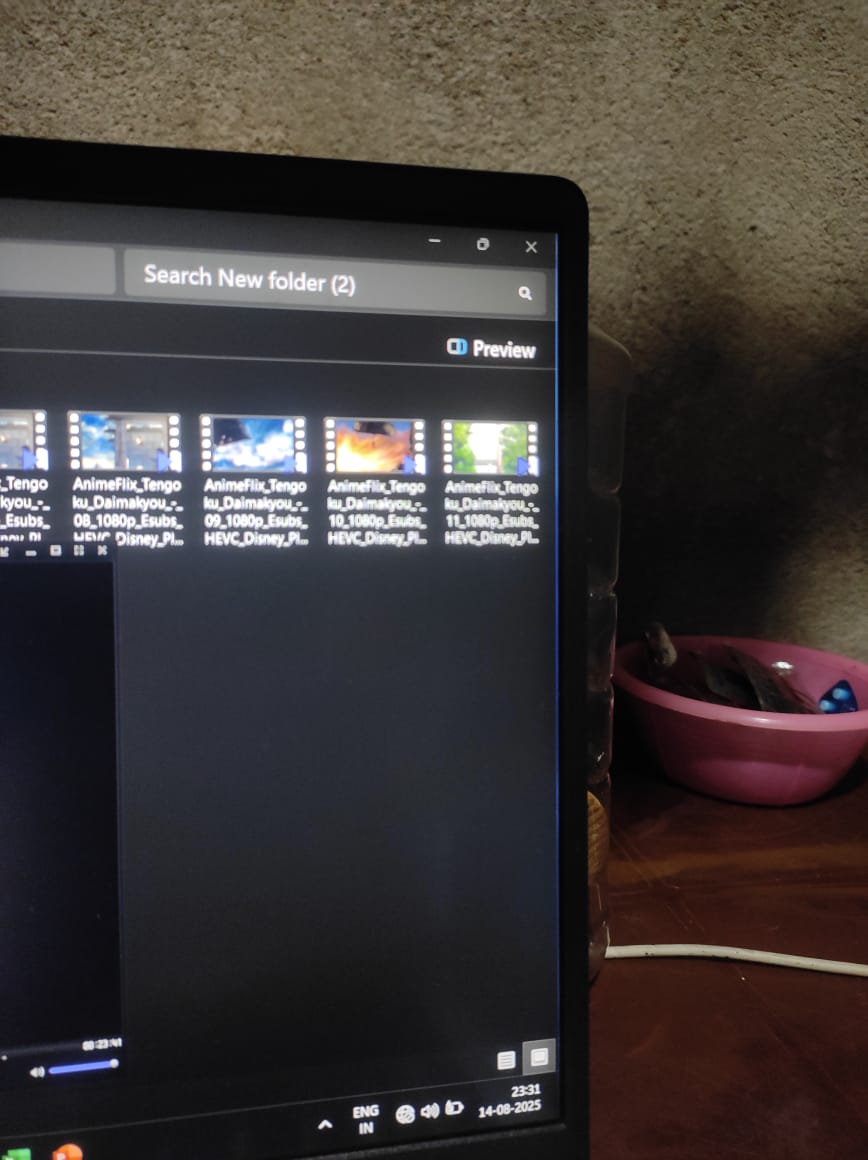 asif92699's tweet photo. @Dell @Dell_IN @DellCares 
While using my laptop ,I've noticed that blue lines are appearing near border.
My laptop is under warranty period, please resolve this issue. https://t.co/omRUe6zhPu