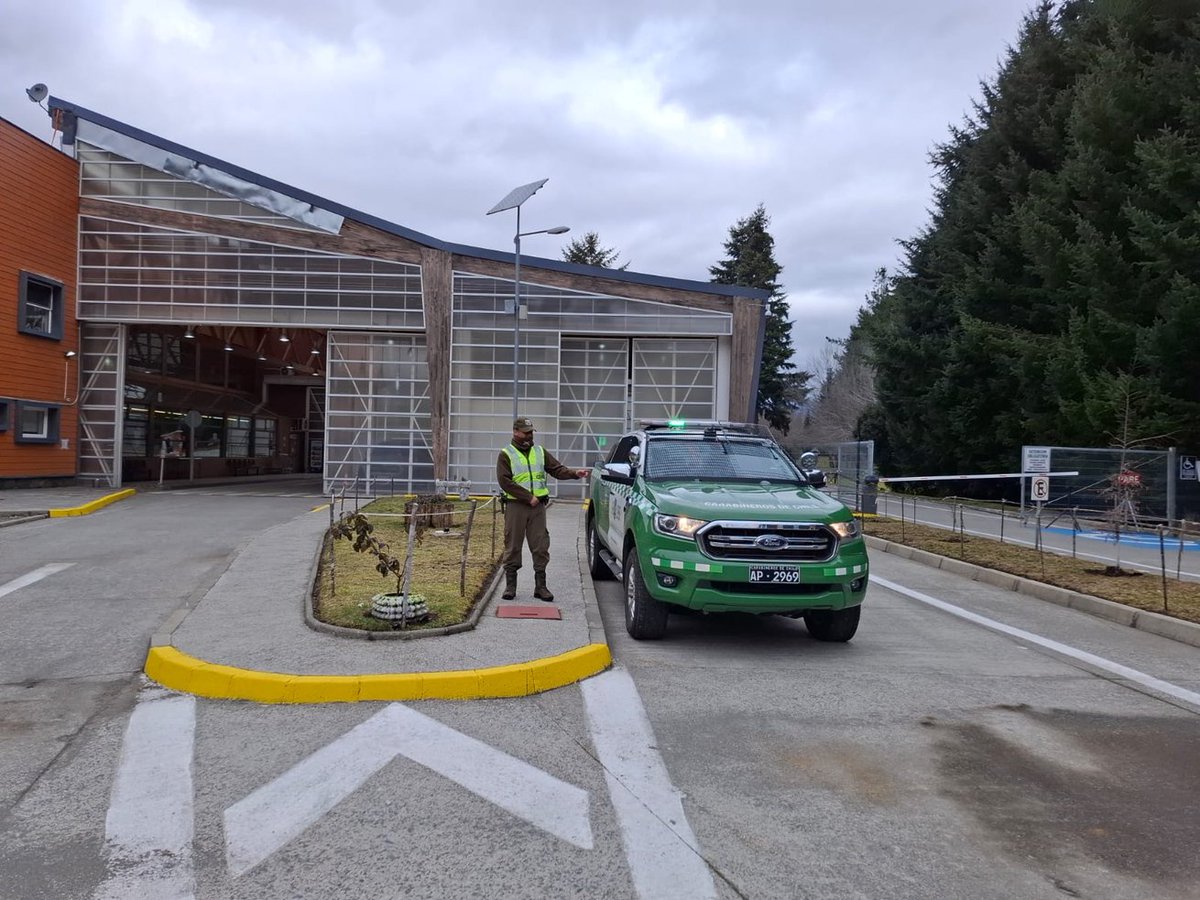 CarabLosRios's tweet photo. Luego de 10 días cerrado, esta jornada se realizó la apertura del Paso Fronterizo #HuaHum. Carabineros de la Tenencia (f) #Pirehueico, mantiene presencia policial en el lugar.
#LaPrevenciónEsNuestraEsencia https://t.co/DoeVccocyD