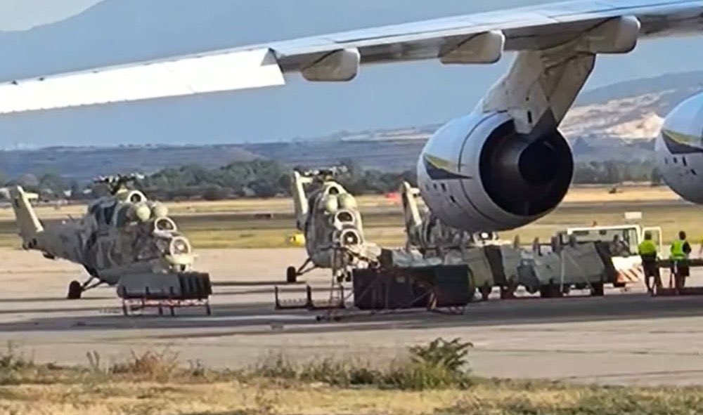 Osinttechnical's tweet photo. Appears that Ukraine received a new package of at least 3 surplus Mi-24D/V Hind helicopter gunships from Bulgaria today.

The trio were spotted loading onboard a Ukrainian An-124, Be Brave Like Bucha, at Plovdiv Airport. https://t.co/pIkT2ILYTz