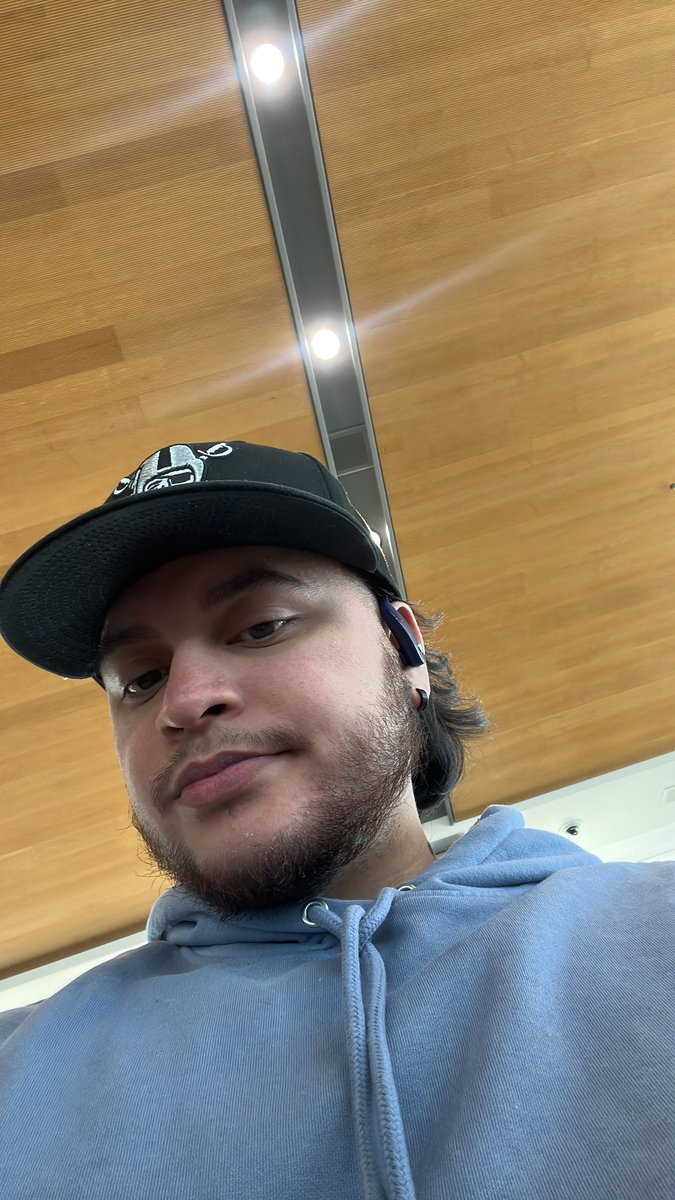lykoso's tweet photo. Otw to build a igloo in alaska https://t.co/cMwk7diYxW
