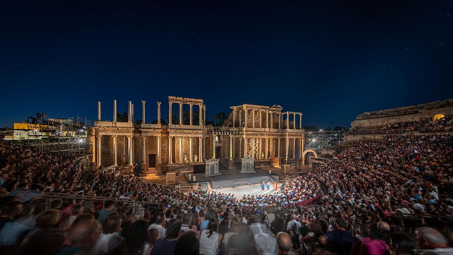 📝 En el menú de Grilladas hoy tenemos

1️⃣🌡️ Cambio climatico con Coalición Antártica y del Océano Austral

2️⃣ 🎭  'Las Troyanas' y <a href="/Festival_Merida/">Festival Internacional de Teatro Clásico de Mérida</a> 

3️⃣ 💃 Romancero Gitano

Y de 🍨postre...una sesión de Deep House con <a href="/TonyDaCunhas/">Tony Da-Cunha</a>

🔊 <a href="/radio3_rne/">Radio 3</a>