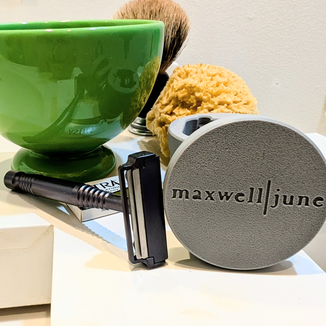 TheMaxwellJune's tweet photo. Most razors are made to be thrown away.
The Maxwell June Twin Blade is built to stay.
No landfill-bound plastic. No long supply chains.
Just a refillable system that stays in your hand and out of the trash.
https://t.co/YlftXgpjiN https://t.co/RasD3H8c6J