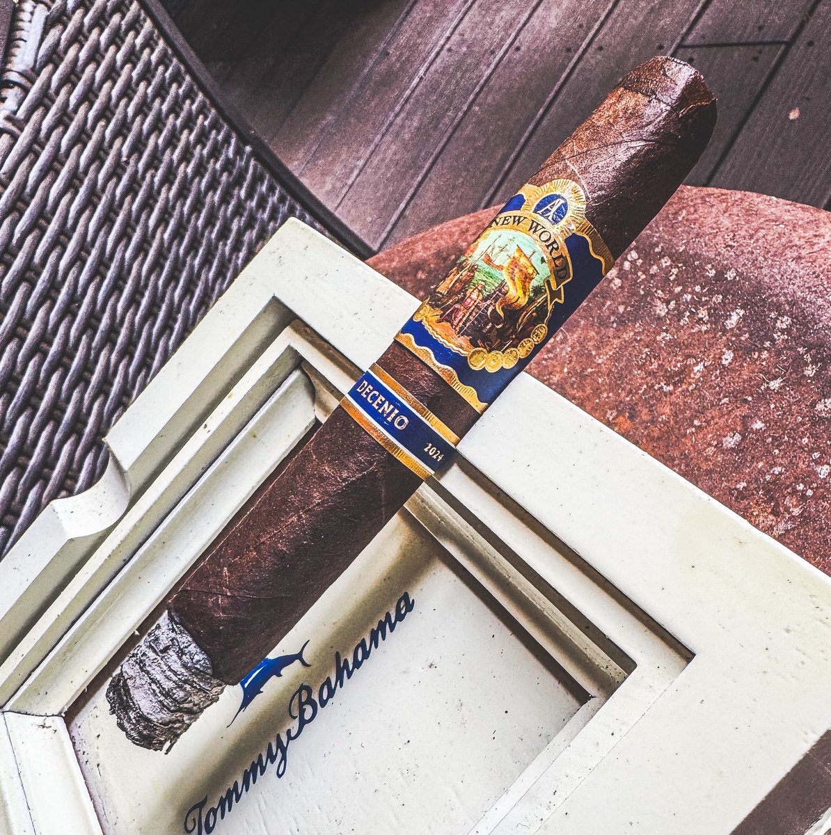 stogiedad's tweet photo. Perfect afternoon to try out the new @AJFcigars #NewWorld #Decenio.  A anniversary smoke that isn’t $30 and delivers this much?  The man is a wizard.  #nowsmoking #CigarLife #CigarsOnX #BOTL https://t.co/iZN7enG8YA