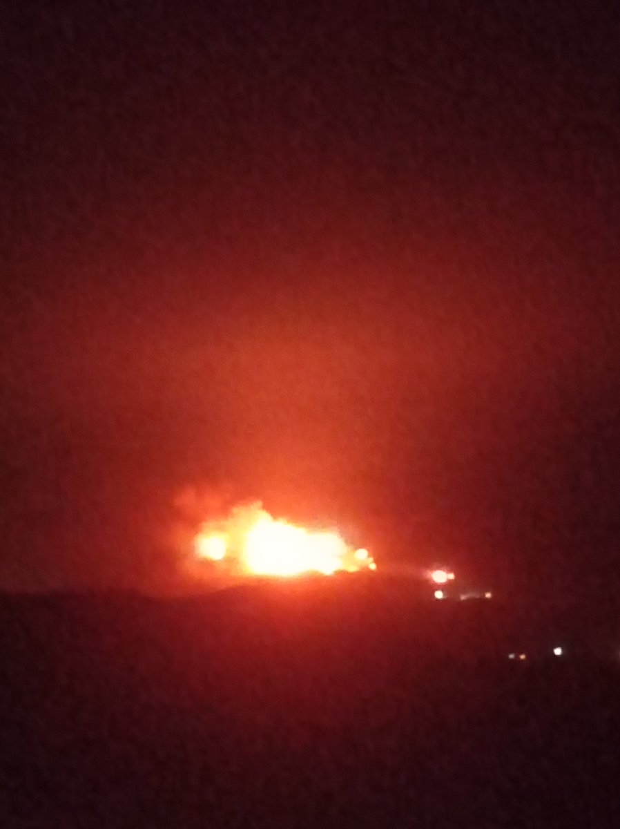 Kendi çektiğim fotoğraf. Kameram kötü anlaşılmıyor olabilir ama her dakika daha çok büyüyor. Lütfen yayar mısınız acil yardım lazım #hatay #HatayYanıyor #defne