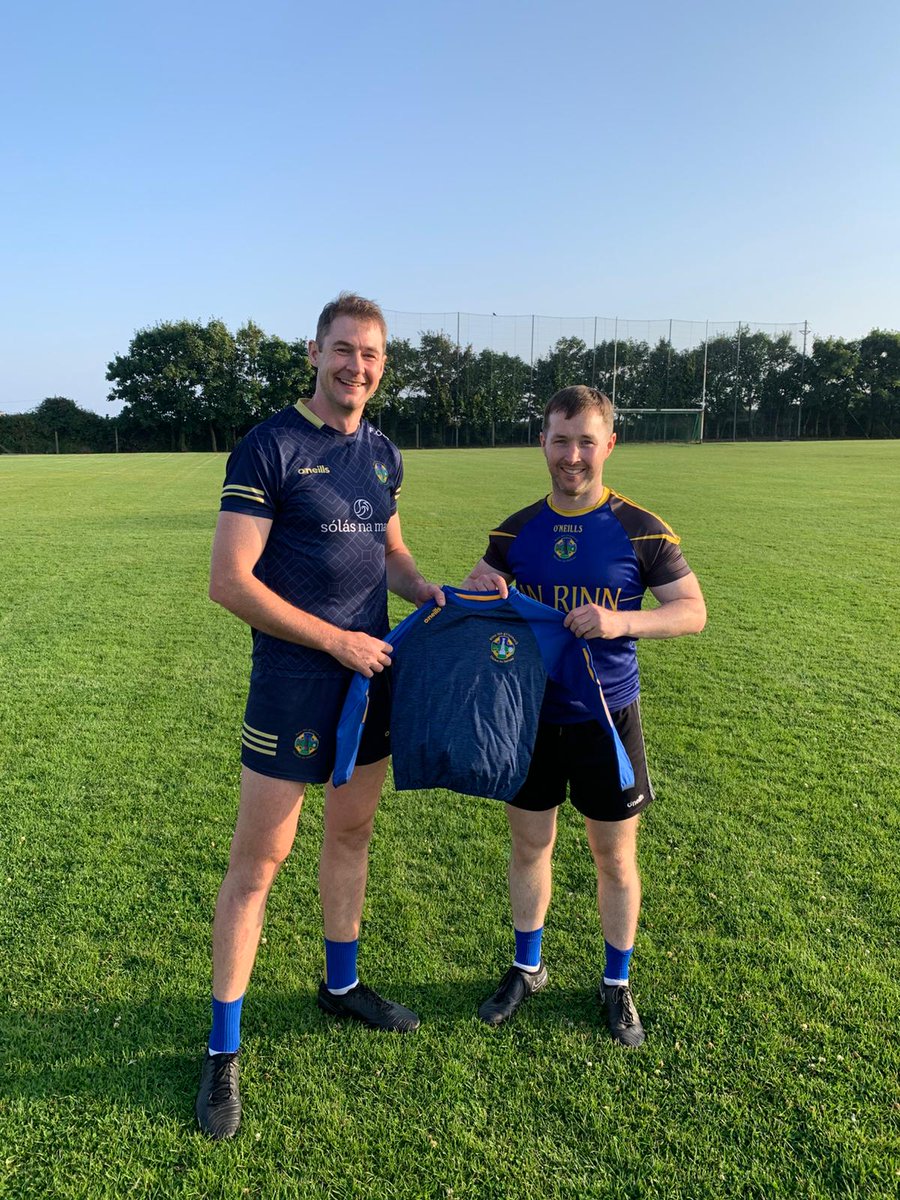 CLGnaRinne's tweet photo. Treallamh CLG na Rinne 🚨🚨🚨

Geansaithe na Rinne ar dhíol sa pháirc amárach 7:00 go 7:30in..

Costas: €25!!
Tomhais: 5-6, 7-8, 9-10, 10-11 +  Medium Fásta, Large Fásta.

Buíochas ó chroí do Fherdia Ó hAodha a dhein urraíocht ar na geansaithe 💪💪 https://t.co/Sq6XQhkVmx