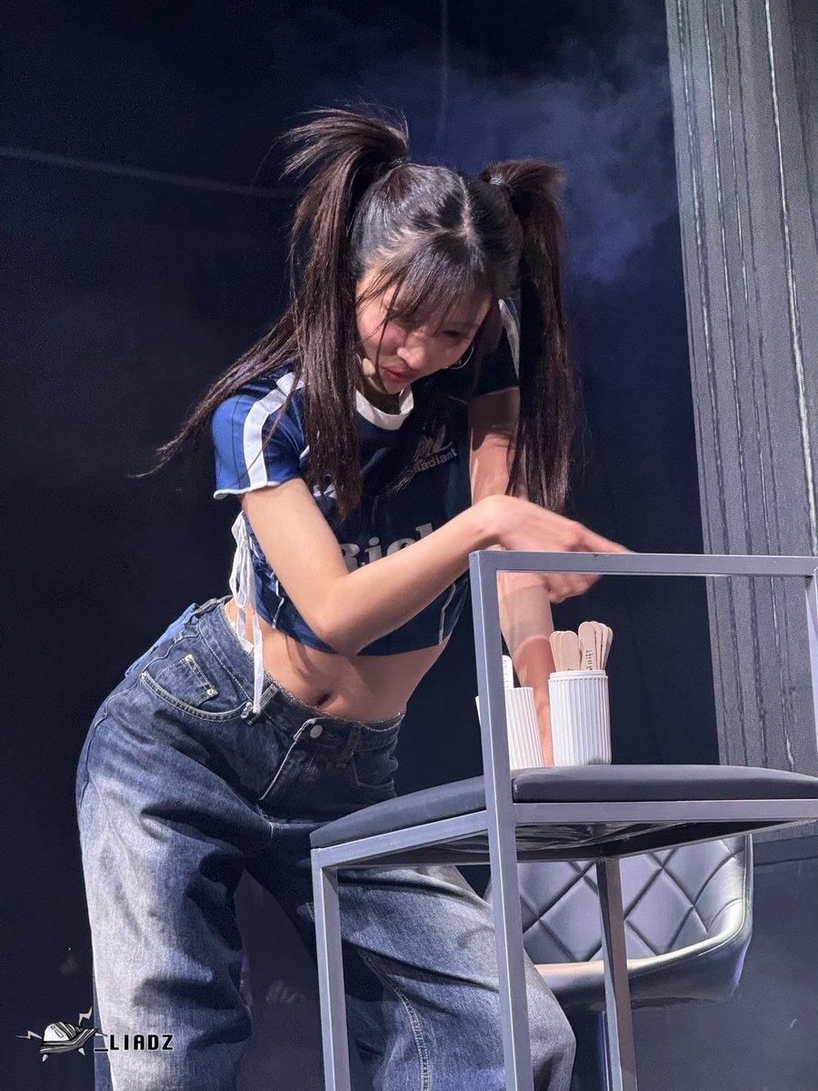 250808 Dreamcatcher UAU in Mexico City, Yoohyeon checking the engine
#UAU #유아유 #UAUinGrandAmerica #UAUinMexicoCity #유현 #YOOHYEON