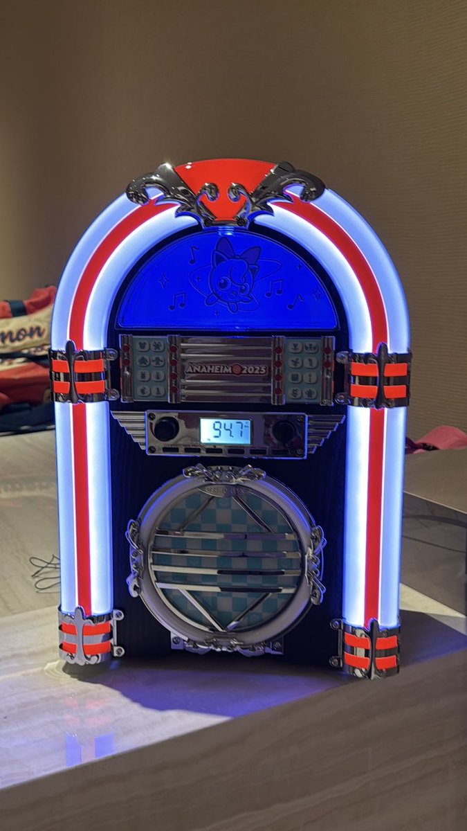 vicwingly's tweet image. bruhhhhhhh its a barely reskinned jukebox from alibaba 💀