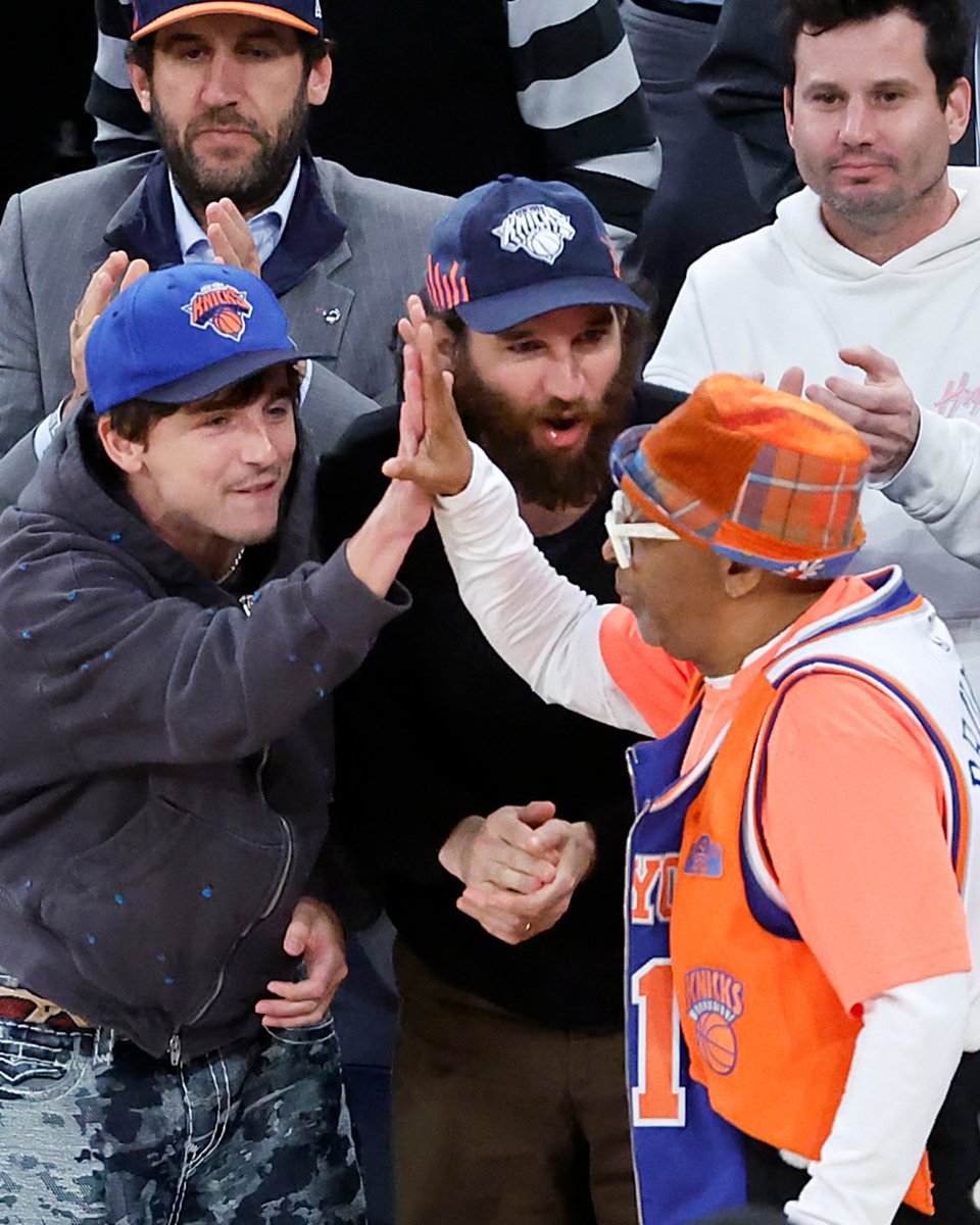 Bill needs to pump the brakes and let his guest, Spike Lee, talk. But what Spike does say, he plans on working with Timothée on a film one day, probably in the next 4 or 5 years, once Timmy's schedule opens up!
#timothéechalamet #spikelee #joshsafdie #knicks