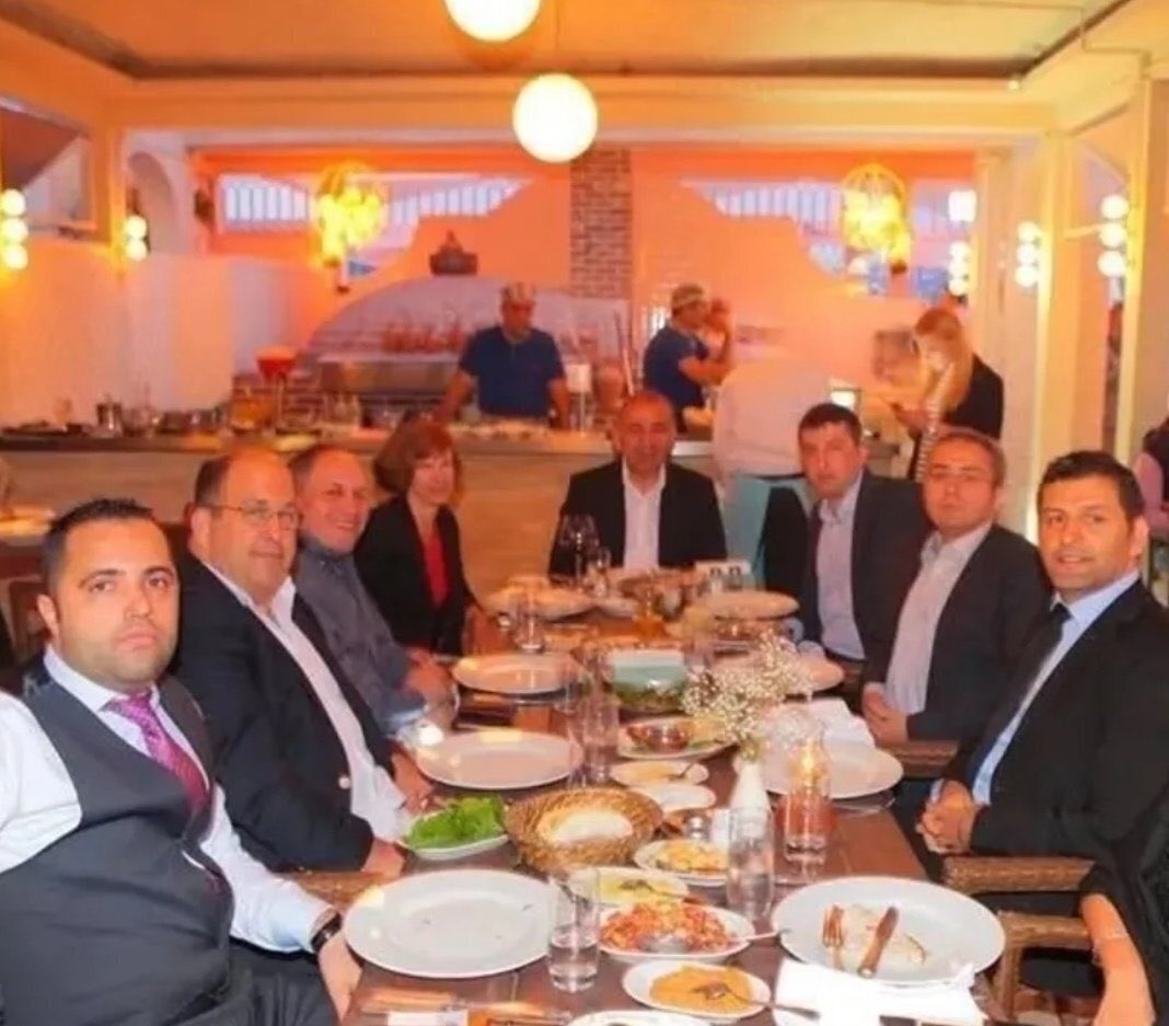 dedidabise's tweet photo. @gurseltekin34 Bu fotoğrafı açıklayınız. https://t.co/846eEQ1ot0
