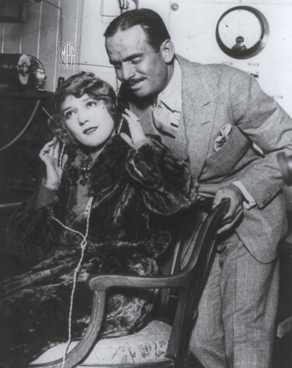 Doug and Mary listening in on the ship's radio while on their European Travels. To view a rare video on their trip go to youtube.com/watch?v=YJHJSW…

#marypickford #douglasfairbanks #dougandmary #shiptoshore