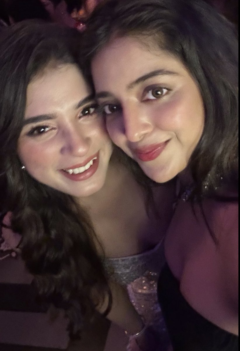 _khushidubey_'s tweet photo. Babyyyyyy belated happiestt bdayyyyyyyyy😘😘😘🧚‍♀️🧚‍♀️🧚‍♀️ 
@adrijaaddyroy ♥️♥️♥️ https://t.co/MBLCTlpoPJ
