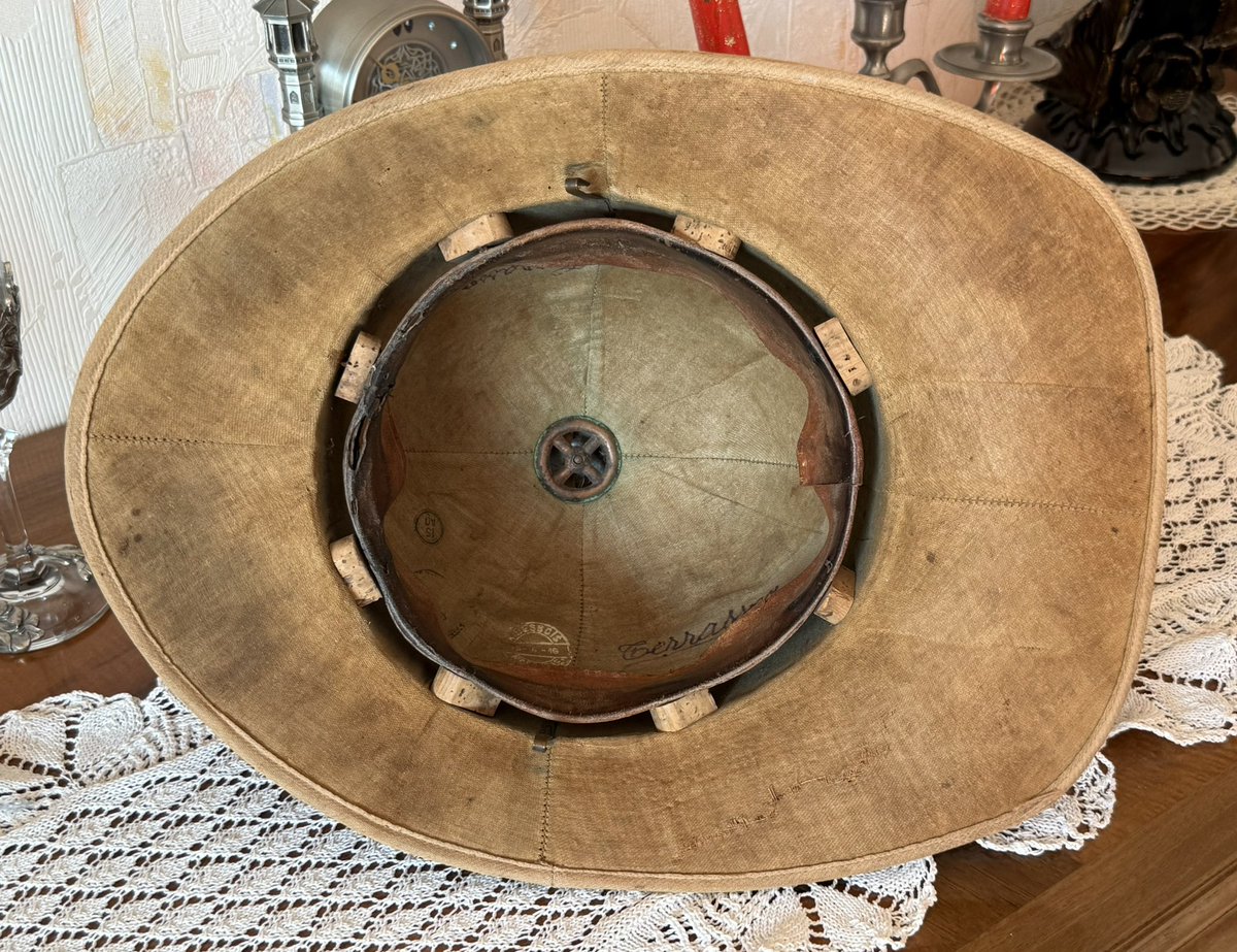 Another recent acquisition for my collection and something a little different from the traditional horizon blue. A nice French pith helmet made in Marseille and dated 1916! An iconic headwear of the campaigns in Salonika and the Middle East.