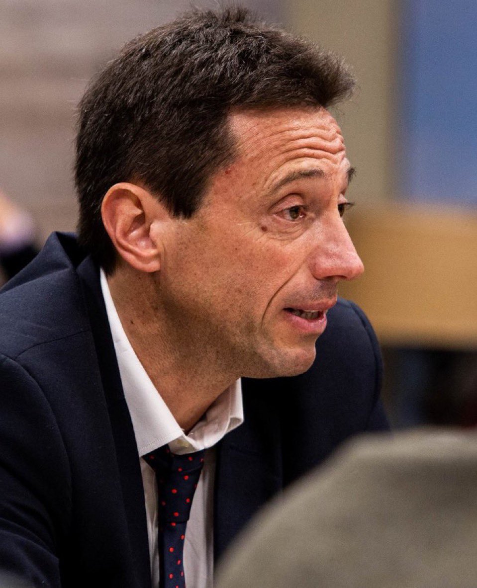 Si Marcelo Moretti vuelve a #SanLorenzo, el oficialismo tiene la chance de tener algo de coherencia y RENUNCIAR para que se pueda llamar a elecciones. 

Cualquier otro acto los convierte en cómplices del licenciado y del enorme daño que se le produjo al club en todo este tiempo.