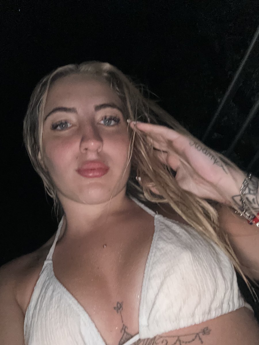 Cute and innocent? That’s just the beginning 😏 Ready to uncover the rest? Slide into my DMs. 😘