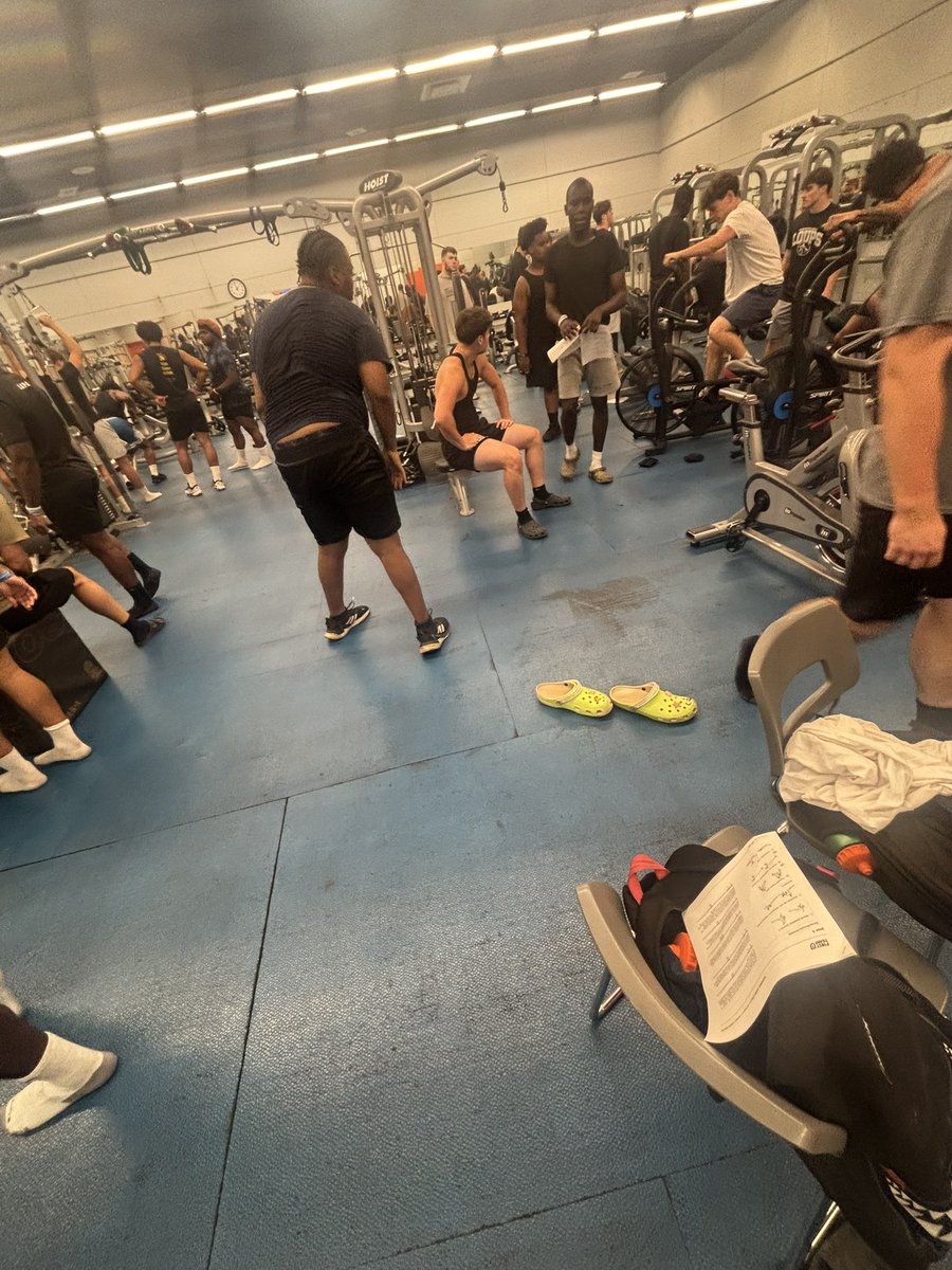 kln_1bdc's tweet photo. Have a good time in gym, get ready for this season ✅

Clean : 225lbs 
Squat : 375lbs
Bench : 275lbs https://t.co/pJuIcyhWpS