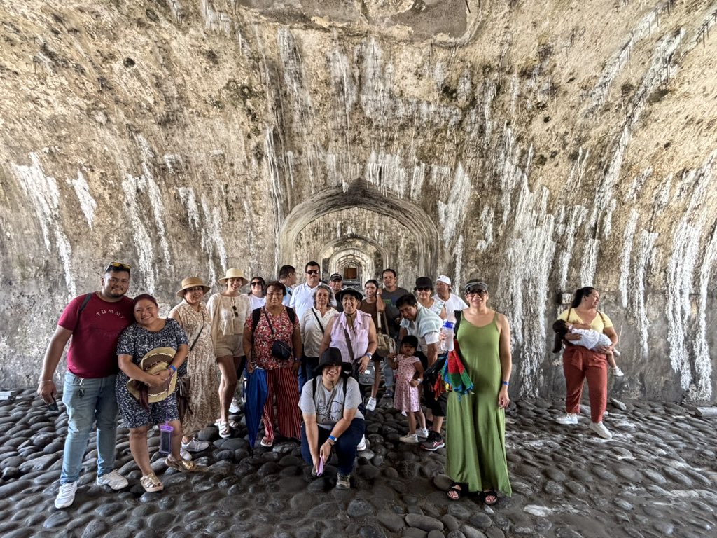de_ejea's tweet photo. #Prisioneros #visitantes #conociendo la #fortaleza de #sanjuandeulua #selfiedelrecuerdo #graciasporsuvisita #guiasdeturistasejeaveracruz #elizabethaburto👍 https://t.co/IGNyYG8qgm