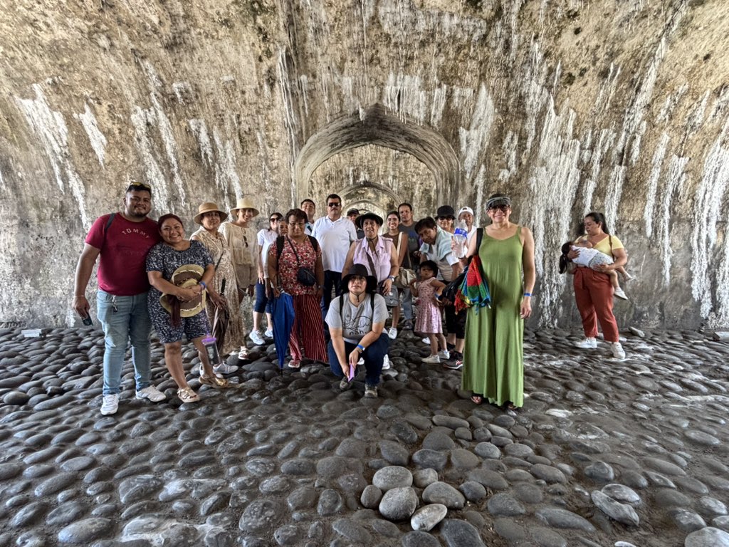 de_ejea's tweet photo. #Prisioneros #visitantes #conociendo la #fortaleza de #sanjuandeulua #selfiedelrecuerdo #graciasporsuvisita #guiasdeturistasejeaveracruz #elizabethaburto👍 https://t.co/IGNyYG8qgm