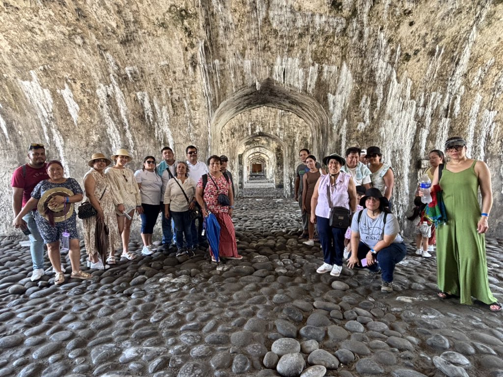 de_ejea's tweet photo. #Prisioneros #visitantes #conociendo la #fortaleza de #sanjuandeulua #selfiedelrecuerdo #graciasporsuvisita #guiasdeturistasejeaveracruz #elizabethaburto👍 https://t.co/IGNyYG8qgm