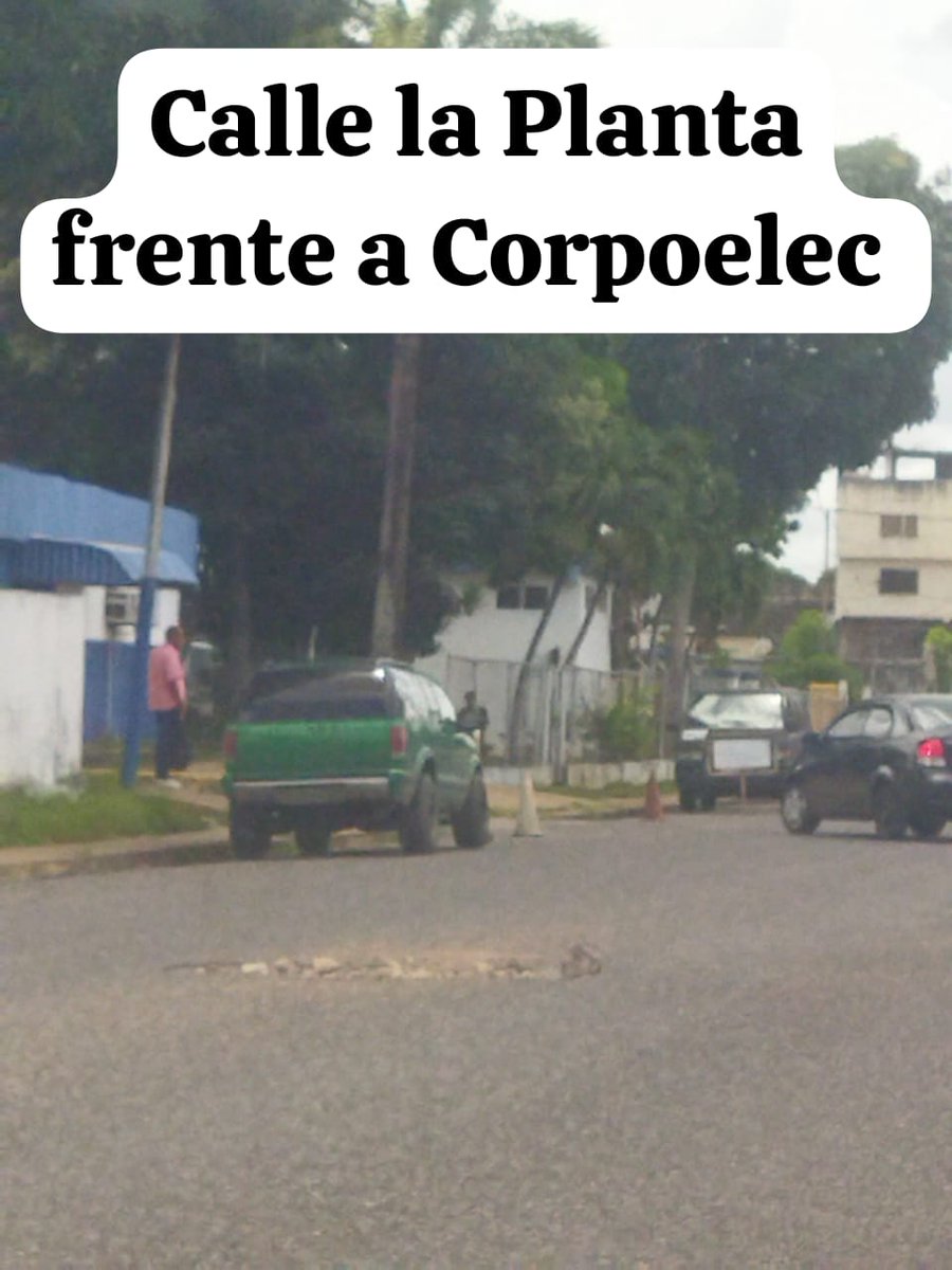 PMaturinoficial's tweet photo. #Jue14Agosto Por acá muestra otras calles de #Maturin que les Urge el asfaltado y que son tan importantes como cualquier avenida principal de la ciudad. #Atención @anafuentespsuv @ErnestoLunaPsuv https://t.co/pPw2Z17jRH