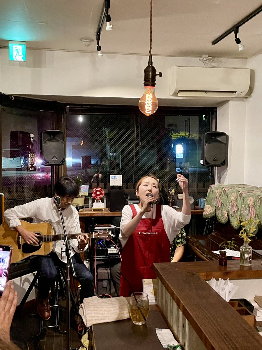 tomoilu's tweet photo. 7/12は、常陸多賀に新しくできたカレー屋さん「ほ〜ぼ〜」で初ライブ🍛✨
日立の大先輩大部さんが営むこのお店。仲間たちの演奏は心地良くて、カレーは言うことなしのおいしさで、居心地抜群でした。帰りたくなかったです☺️
#助川貫
#Taaaagi
#fortheone https://t.co/4tSB0hMTs3