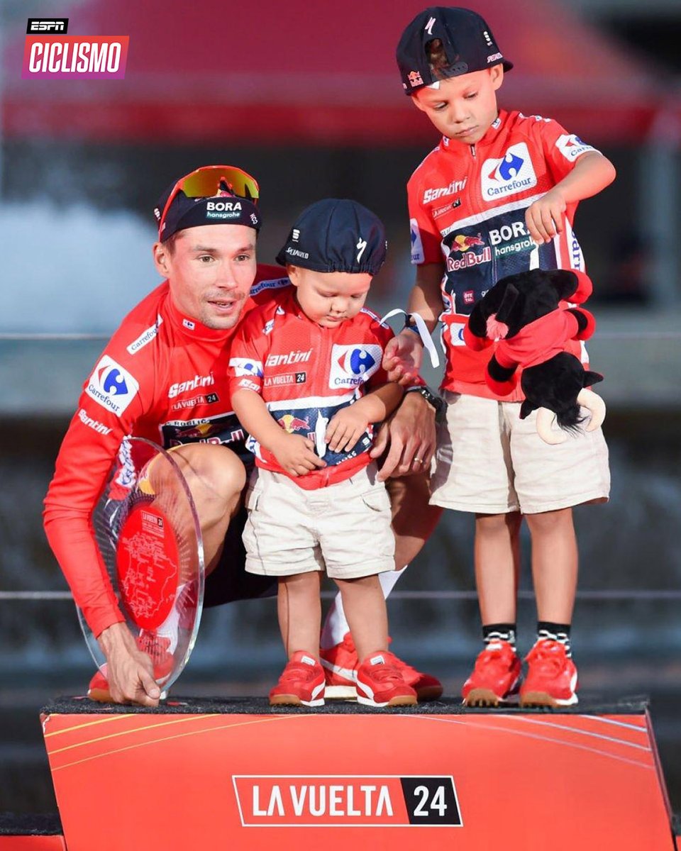 La ternura de Primoz Roglic con sus hijos en la coronación del esloveno en La Vuelta a España es algo que quedará en la historia. ❤️🌟