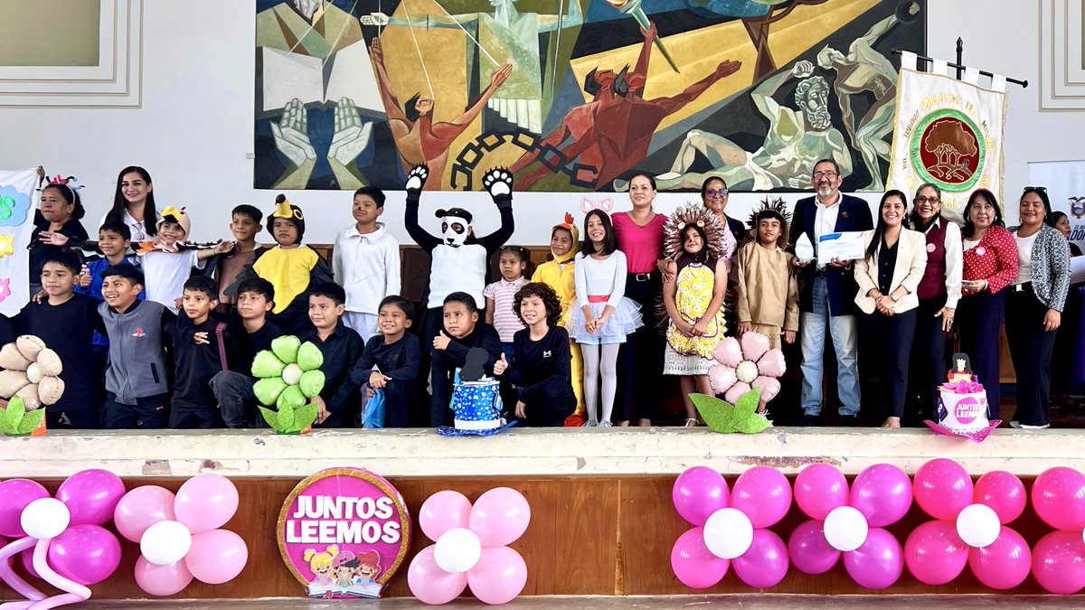 EducacionZ8_Ec's tweet photo. Llevamos a cabo la Gran Final del Concurso "Plan Lector-Encuentro Cultural", donde los estudiantes expresaron su creatividad, sensibilidad y pensamiento crítico a través de la lectura.

¡Felicitamos a todos los participantes! 📚🎉

#JuntosLeemos
#ElNuevoEcuador https://t.co/P4CKt6KQwE