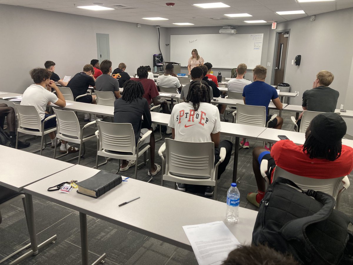 CoachBBurn_12's tweet photo. Thank you Ms. Lisa Wilen for investing time in our players with the Clifton Strength Team Activity 🙏🏽 🏀 https://t.co/8Qr4SGP1bB