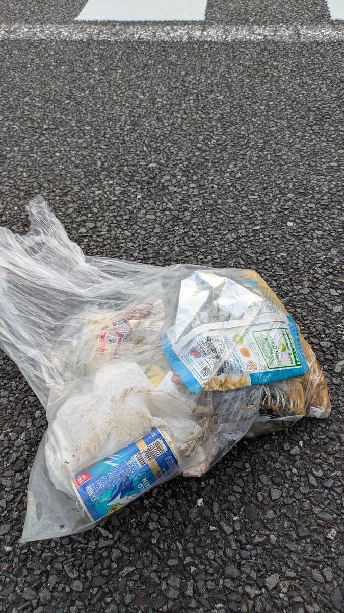 Inapapa3496's tweet photo. 昨日の夕方は、多少涼しくなったので千葉県スポーツセンターで活動して来ました。スケボーをしていた学生さん
に声掛けして見ました。30Lのゴミ袋が１時間でいっぱいになりました。無理せず続けていきますね。任務完了。 https://t.co/iNal3Ra0XO