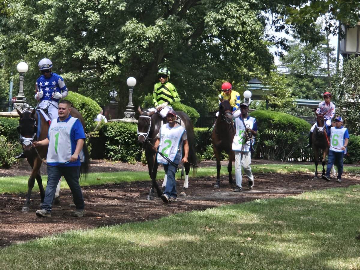 In the <a href="/DelParkRacing/">Delaware Park</a> paddock before the Blue Hen Stakes