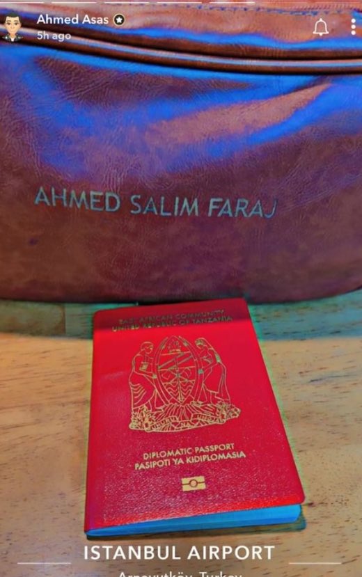 Diplomatic passport ni kwa ajili ya Viongozi wa level ya juu kwenye Serikali.

Sasa huyu Ahmed Salim Faraj ananafasi gani kwenye Serikali ya Tanzania mpaka kapewa hii passport?

Hii Nchi inachezewa sana aisee bila kupigania Reform uko mbele ni shida tupu