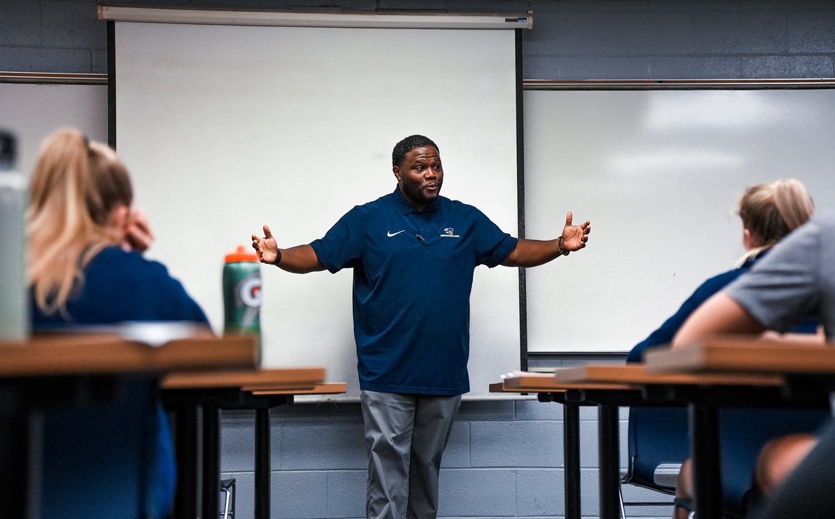 Charleston Southern Volleyball (@csubucs_vb) on Twitter photo A special thank you to CSUโs Associate Vice President of Student Life, ๐ฑ๐ผ๐บ๐ป๐ฐ๐ต ๐ฉ๐น๐ถ๐พ๐ต for speaking to our team this afternoon about leadership!
#DayByDay | #BucStrong A special thank you to CSUโs Associate Vice President of Student Life, ๐ฑ๐ผ๐บ๐ป๐ฐ๐ต ๐ฉ๐น๐ถ๐พ๐ต for speaking to our team this afternoon about leadership!
#DayByDay | #BucStrong