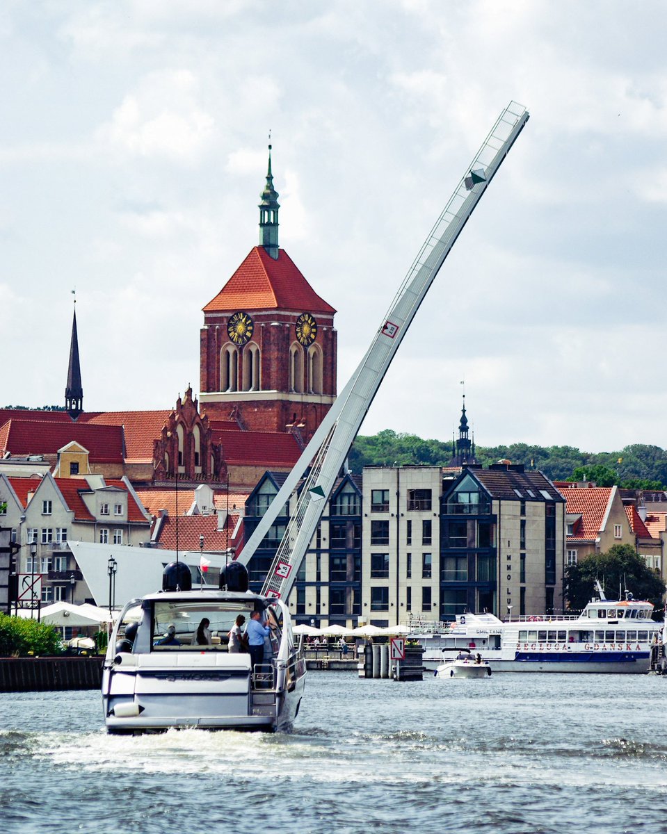 robert_silski's tweet photo. Upalne lato długo kazało na siebie czekać. Ale jak wjechało, to z pełną mocą 😎

#Gdańsk #lato #summer #pogoda #meteo #ilovegdn https://t.co/LgV11cQV97
