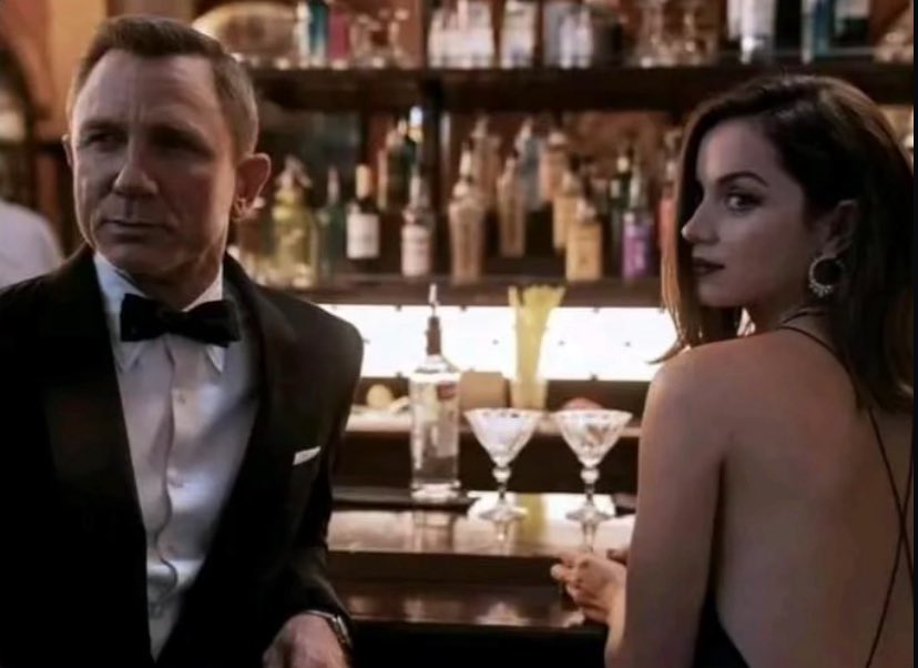 Para mi el próximo James Bond debería ser una mujer y no es coña, imaginad, coches de marca, grandes explosiones y choques espectaculares, y eso solo aparcando