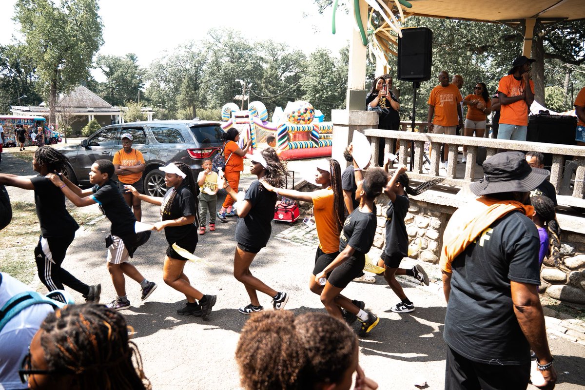 BenjieWimberly's tweet photo. The 27th Annual Paterson Recreation "Day In The Sun" was outstanding! I want to thank the sponsors and staff for making it a great event! #PatRec #PPS #DayInTheSun #HopeIsHere 🧡🧡🧡 https://t.co/Y3gf9UdHqX