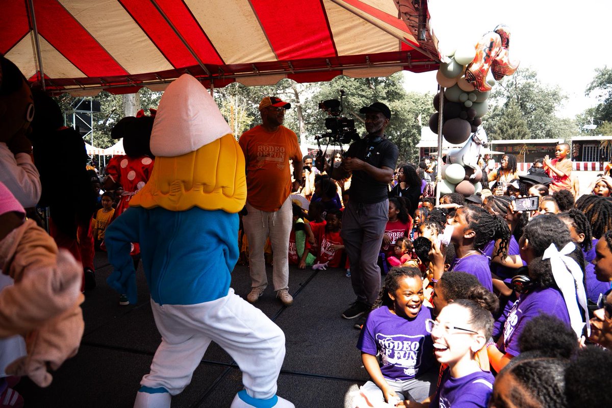 BenjieWimberly's tweet photo. The 27th Annual Paterson Recreation "Day In The Sun" was outstanding! I want to thank the sponsors and staff for making it a great event! #PatRec #PPS #DayInTheSun #HopeIsHere 🧡🧡🧡 https://t.co/Y3gf9UdHqX