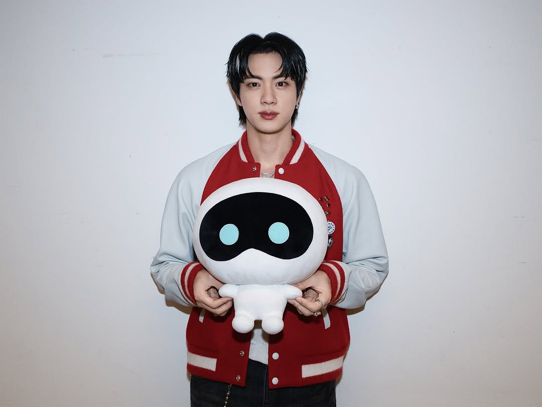 _spread_love__'s tweet photo. [#INSTAGRAM] @/wootteo Instagram Post Update :

👤 : Unveiling Wootteo's photo gallery 
Doing DoJeon together this time 
Wootteo did it pretty well, didn't I (*last syllable ended with Jin to rhyme)?

🔗 Source: https://t.co/7lu3fv6RKK

#JIN #BTS #방탄소년단 https://t.co/lSIrNY2o1P