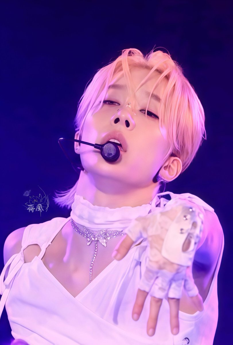 alotus36's tweet photo. It’s been a while since I took the photo, but I still look at it over and over again, imprinting you in my mind and engraving you in my heart!
#XLO #Rui #EVOL https://t.co/vamA0UdMMd