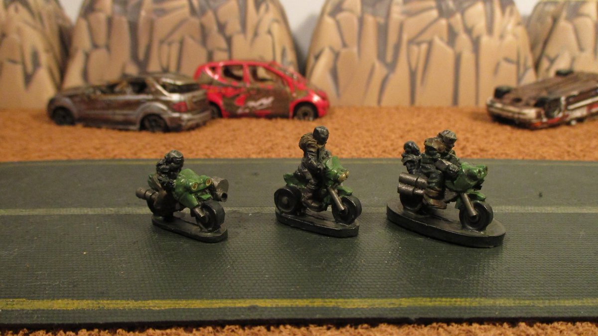 RoadWarriorJohn's tweet image. #gaslands #ramshacklegames #bikers
Pick up these Ramshackle Games 20mm Biker Gang miniatures, they turned out well though are a little smaller than the other motorcycles I currently own.