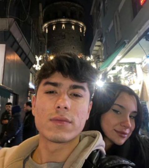 Kendi öz yurdunda garip.