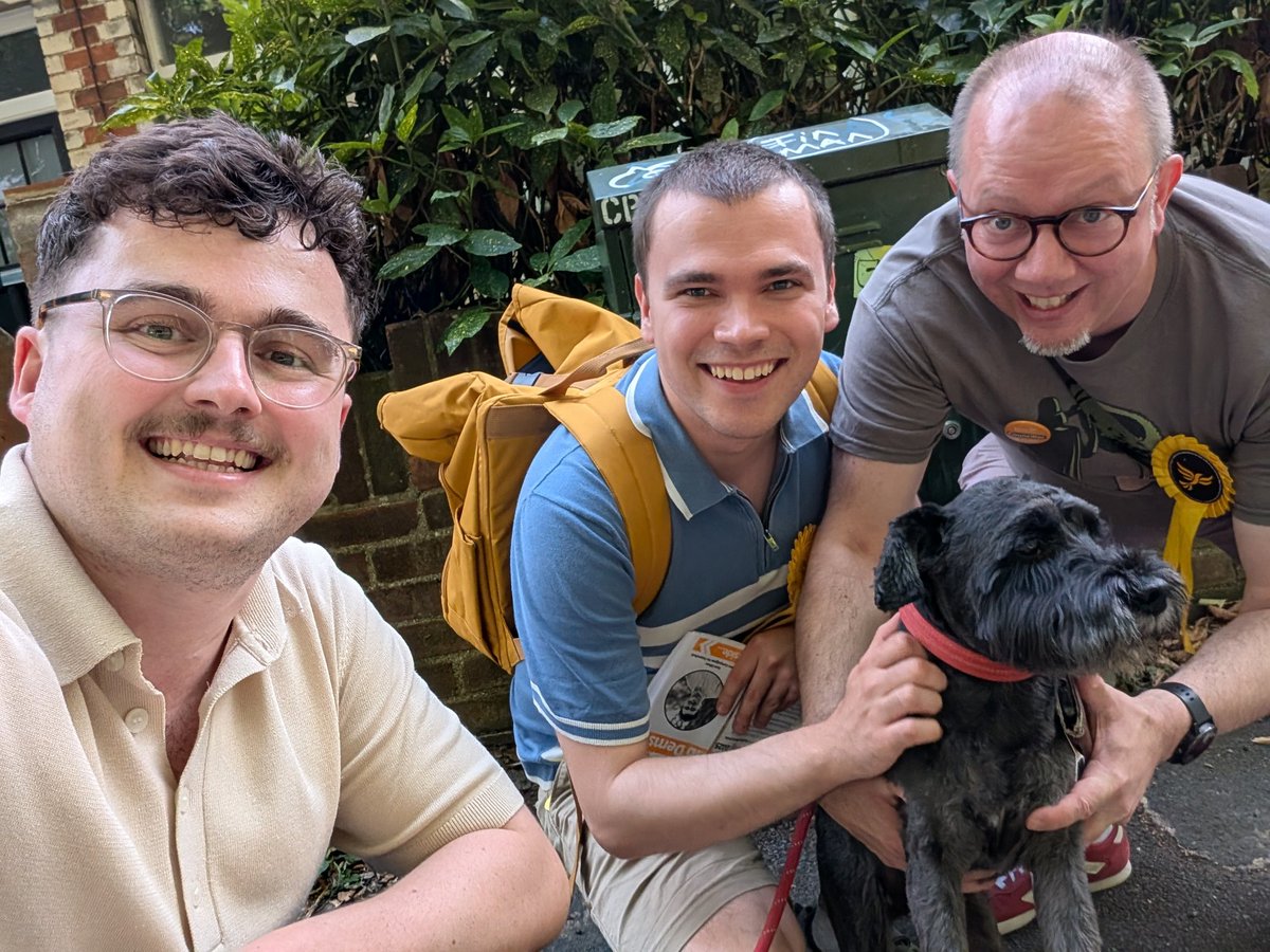 samjoliver97's tweet photo. @MaryRegW @PhilRodgers Lib Dems *and furry friends working hard all year round! Alfie enjoyed his first outing on the doors this evening 🐾 https://t.co/10TNGZL7cu