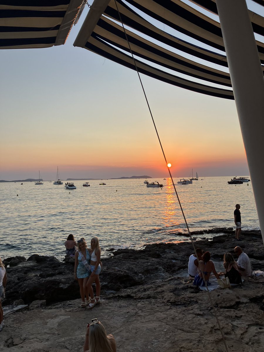 andywhite1143's tweet photo. Have to say it’s pretty cool.
#CafeMambo #Cafedelmar
#Ibiza https://t.co/uRkQMMrNQl