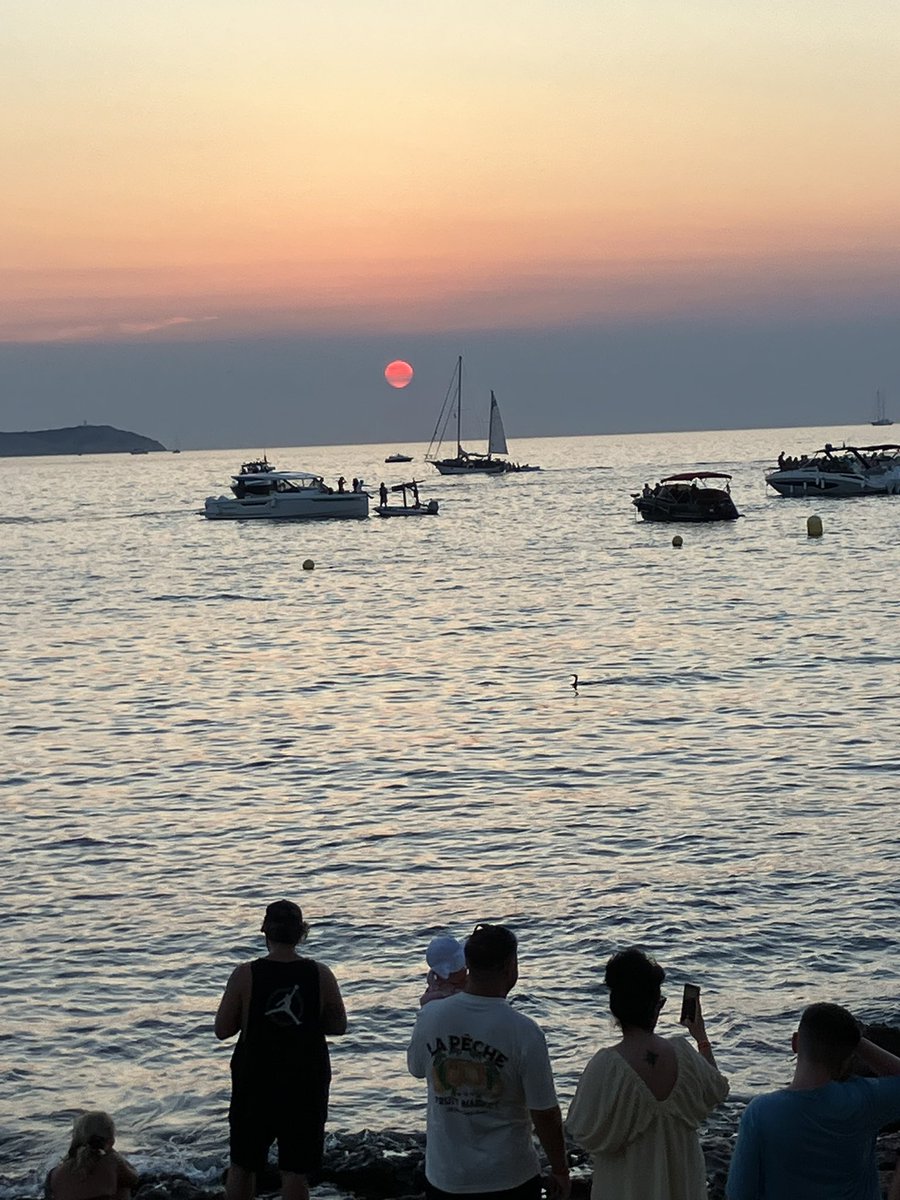 andywhite1143's tweet photo. Have to say it’s pretty cool.
#CafeMambo #Cafedelmar
#Ibiza https://t.co/uRkQMMrNQl