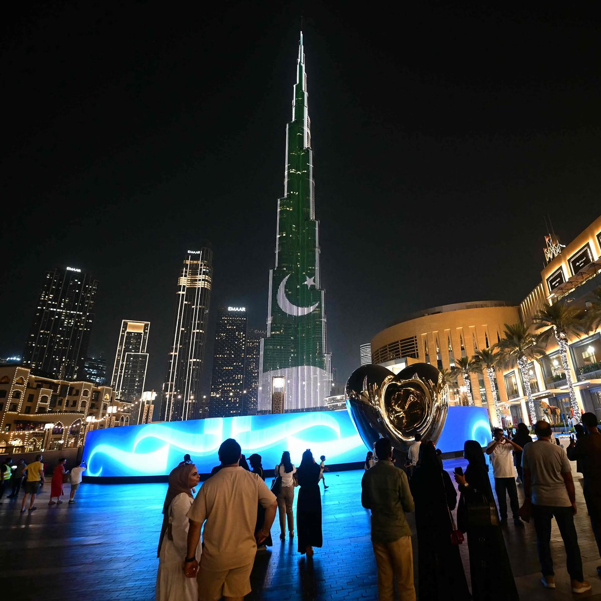 FaisalB03265422's tweet image. پاکستان کے یوم آزادی کی مناسبت سے دبئی میں دنیا کی بلند ترین عمارت برج خلیفہ پاکستانی پرچم کے رنگوں میں رنگ گئی
Pakistan zindabad 🇵🇰🎉
#BurjKhalifa
#Dubai
#PakistanFlag
#14August 
#IndependenceDay @geonews_urdu