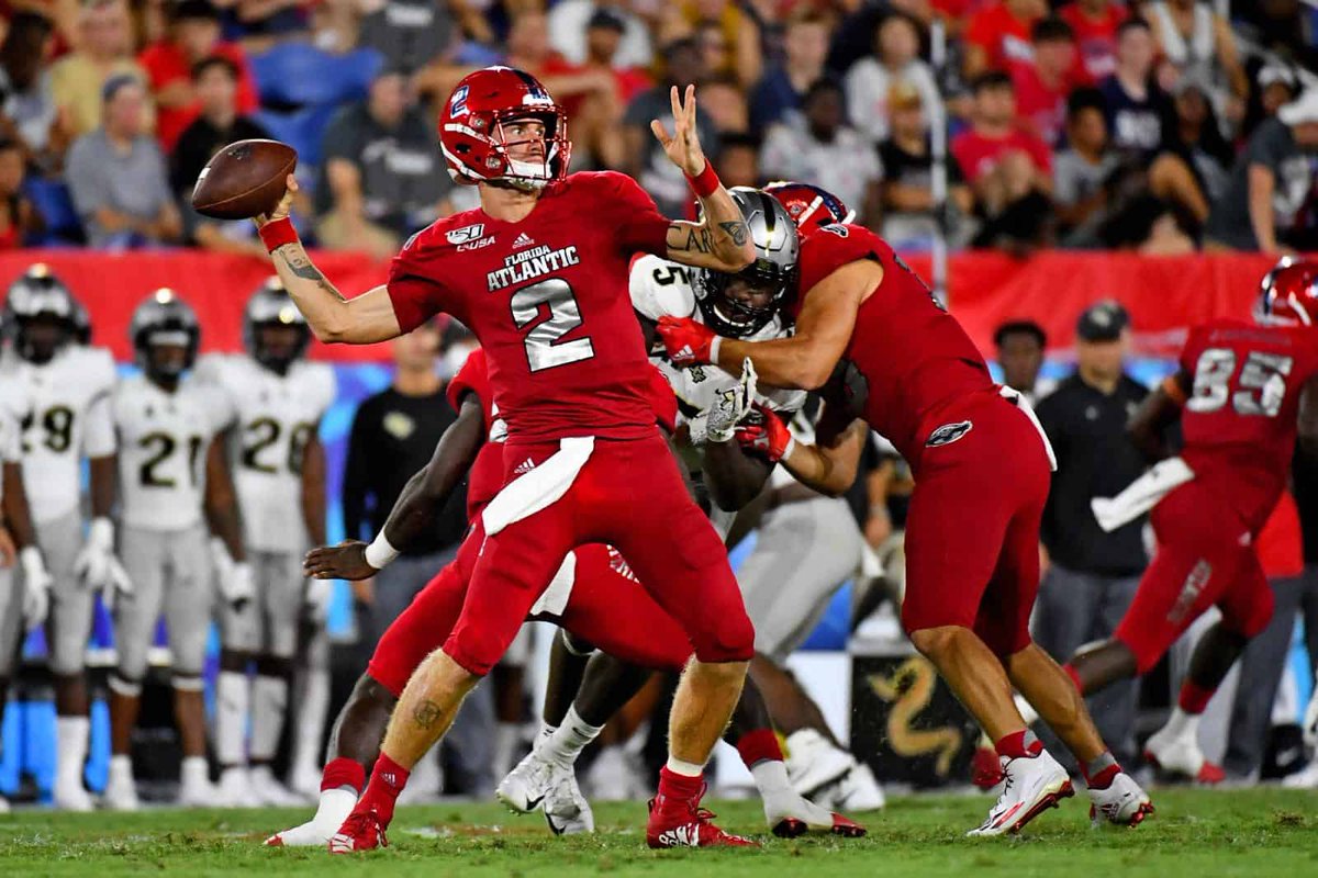 Humbled and blessed to say I have received an offer from Florida Atlantic University #AGTG #GoOwls <a href="/ZKittley/">Zach Kittley</a> <a href="/FAUFootball/">Florida Atlantic Football</a> <a href="/adamgorney/">Adam Gorney</a> <a href="/GregBiggins/">Greg Biggins</a> <a href="/ChadSimmons_/">ChadSimmons</a>