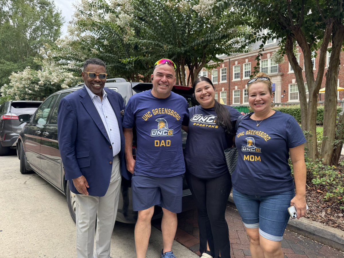 UNCGChancellor's tweet photo. Just a few more days until the #FDOC! Itโs good to see campus bustling again with @UNCG faculty, staff, and students who are getting ready for the fall semester.
#Back2UNCG https://t.co/UVnaajorDq